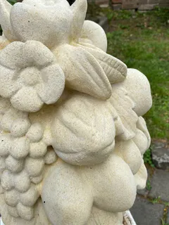 Pfeilerbekrönung mit Fruchtkorb, Sandsteinguss, Ansicht 4