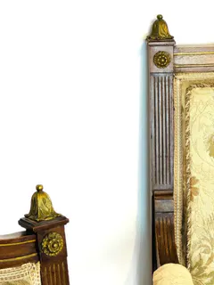 Französische Sitzgruppe im Louis-XVI-Stil, Nussbaum, Bronzebeschläge, 19. Jh., Ansicht 3