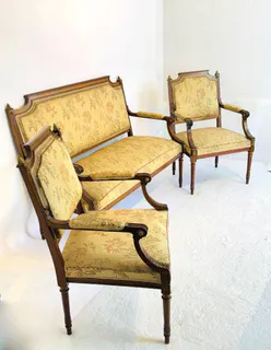 Französische Sitzgruppe im Louis-XVI-Stil, Nussbaum, Bronzebeschläge, 19. Jh., Ansicht 5