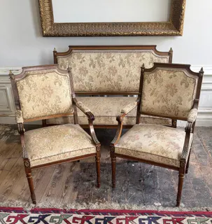 Französische Sitzgruppe im Louis-XVI-Stil, Nussbaum, Bronzebeschläge, 19. Jh., Ansicht 6