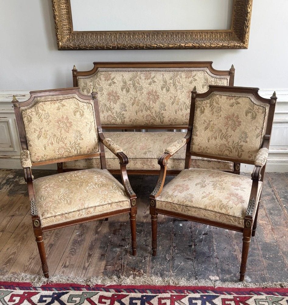 Französische Sitzgruppe im Louis-XVI-Stil, Nussbaum, Bronzebeschläge, 19. Jh., Ansicht 6