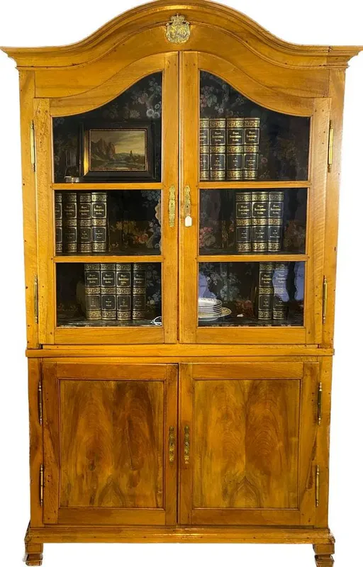 Barocke Aufsatzvitrine, Nussbaum, Süddeutschland, 18. Jh., aus Adelsbesitz