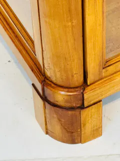 Kleine Biedermeier-Salonvitrine, dreiseitig verglast, Ahorn, Thüringen, um 1830, Ansicht 8