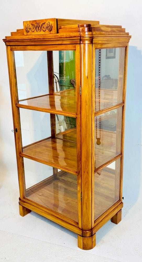 Kleine Biedermeier-Salonvitrine, dreiseitig verglast, Ahorn, Thüringen, um 1830, Ansicht 9