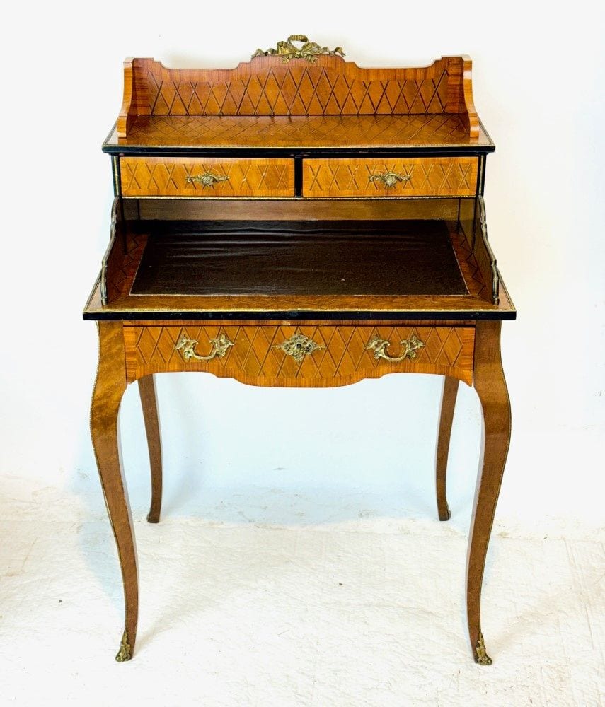 Französischer Damensekretär im Louis-XV-Stil, Nussbaum und Rosenholz, um 1880, Ansicht 2