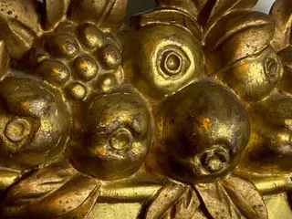Vergoldeter Empire-Spiegel mit Bekrönung und Leuchterpaar, Anfang 19. Jh., Ansicht 5