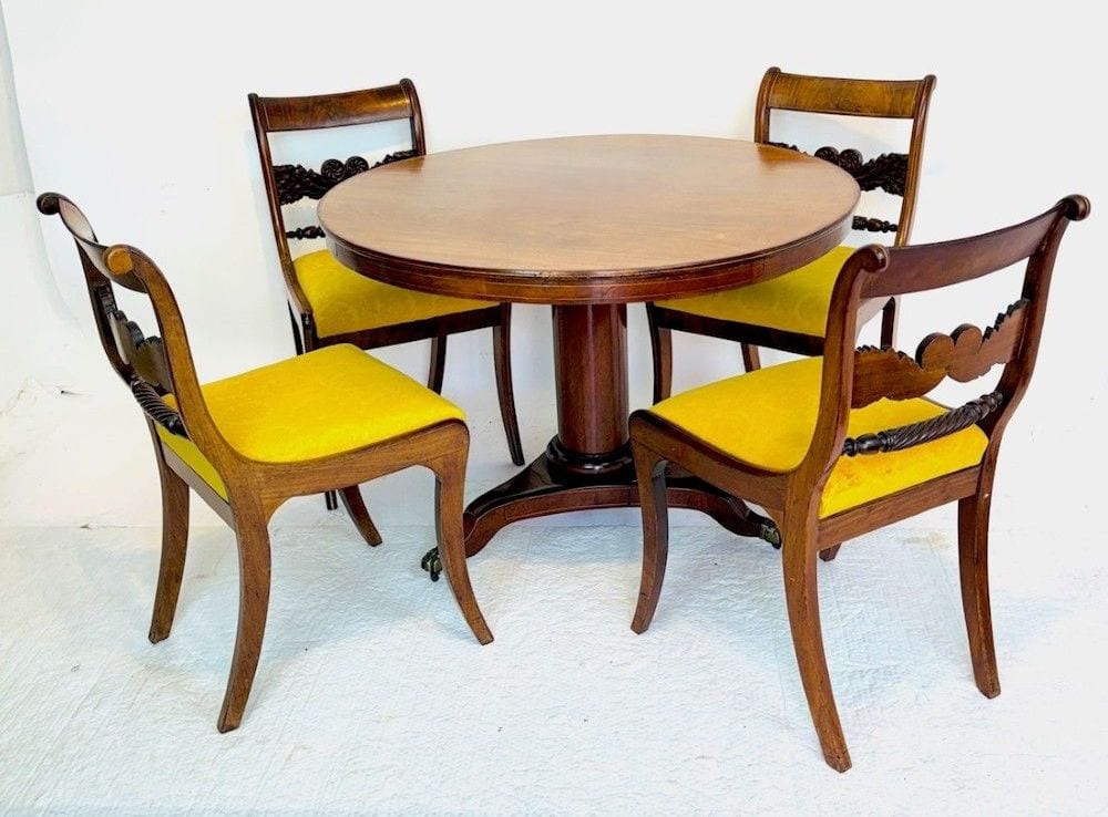 Biedermeier-Sitzgruppe, Tisch mit vier Stühlen, Mahagoni, Norddeutschland, um 1820, Ansicht 1
