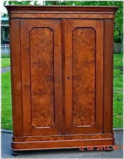 Biedermeier-Schrank, Nussbaum, Süddeutschland, Ansicht 1