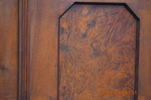 Biedermeier-Schrank, Nussbaum, Süddeutschland, Ansicht 2