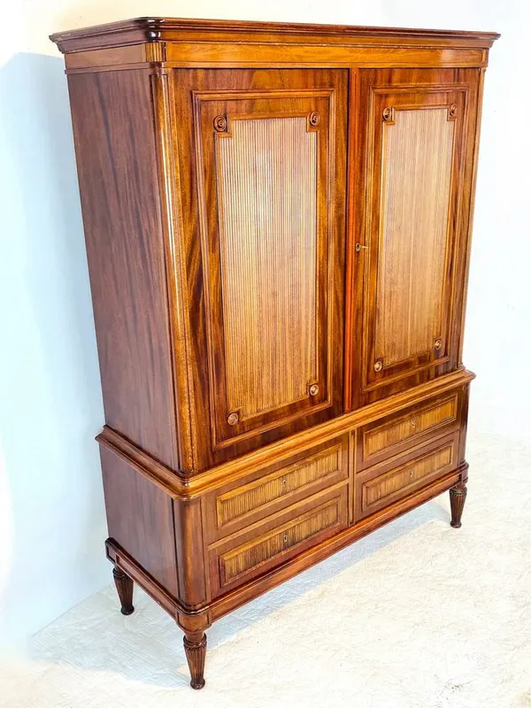 Aufsatzschrank im gustavianischen Stil, Mahagoni, Anfang 20. Jh.