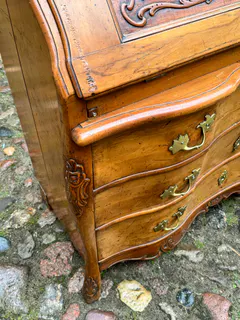 Barocker Schreibsekretär aus Obstholz, Ansicht 3