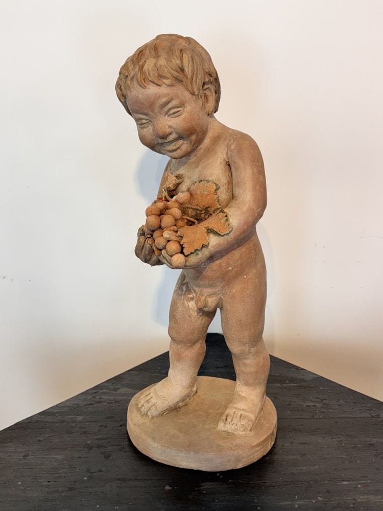 Terrakotta-Figur, Putto oder junger Bacchus mit Weintrauben, Impruneta, Italien, 20. Jh., Ansicht 4