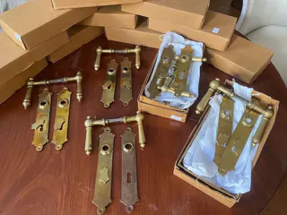 Antiker Türbeschlag mit Drücker, Messing, um 1900, aus alter Villa (1 von 12), Ansicht 3