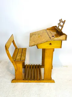 Antike Kinderschulbank mit Schreibpult, Einsitzer, Hartholz, um 1920/30, Ansicht 2