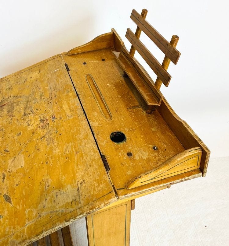 Antike Kinderschulbank mit Schreibpult, Einsitzer, Hartholz, um 1920/30, Ansicht 3