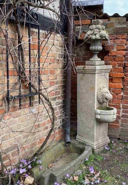 Freistehender Pfeilerbrunnen (Löwenbrunnen), Blaustein, handgeschlagen, Ansicht 7
