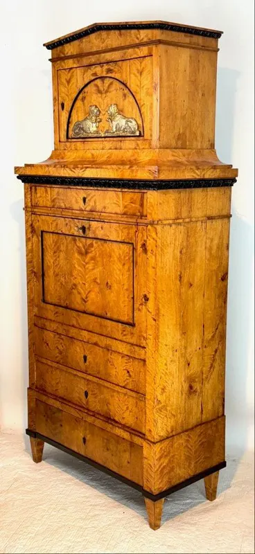 Biedermeier-Aufsatzsekretär, Birke, Berlin um 1820, Hutschachtel mit Löwenpaar, Ansicht 7