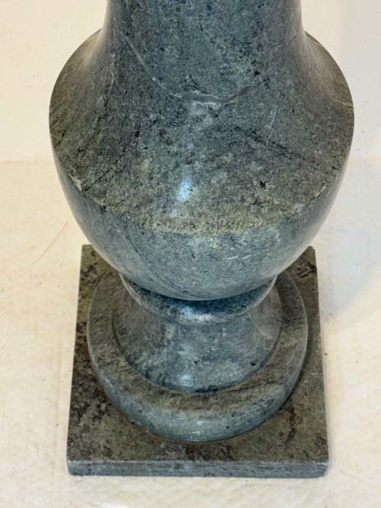 Paar Marmorsäulen, graugrüner Naturstein, Italien, 20. Jh., Ansicht 3