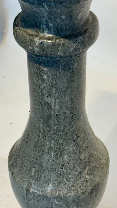 Paar Marmorsäulen, graugrüner Naturstein, Italien, 20. Jh., Ansicht 4