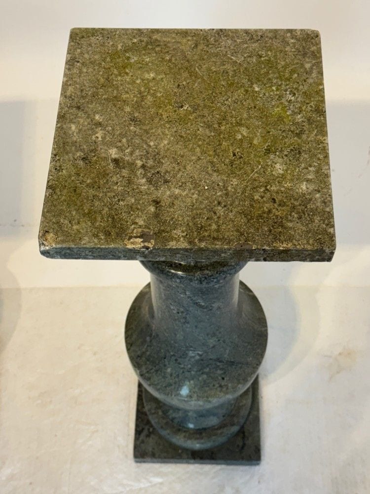Paar Marmorsäulen, graugrüner Naturstein, Italien, 20. Jh., Ansicht 5