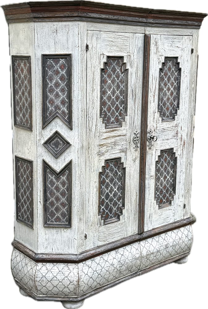 Barocker Bauernschrank mit farbiger Fassung, Mitte 18. Jh., Ansicht 1