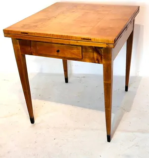 Biedermeier-Ausziehtisch mit Schublade, Birke, Berlin/Brandenburg um 1820, Ansicht 1