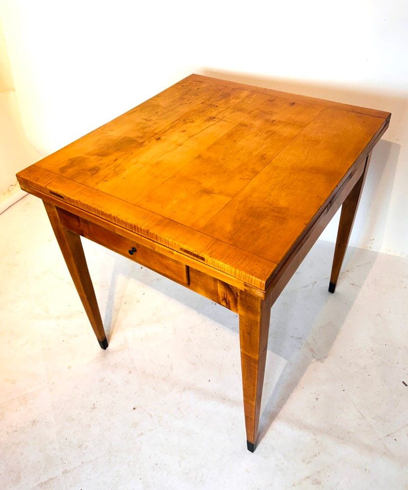 Biedermeier-Ausziehtisch mit Schublade, Birke, Berlin/Brandenburg um 1820, Ansicht 5