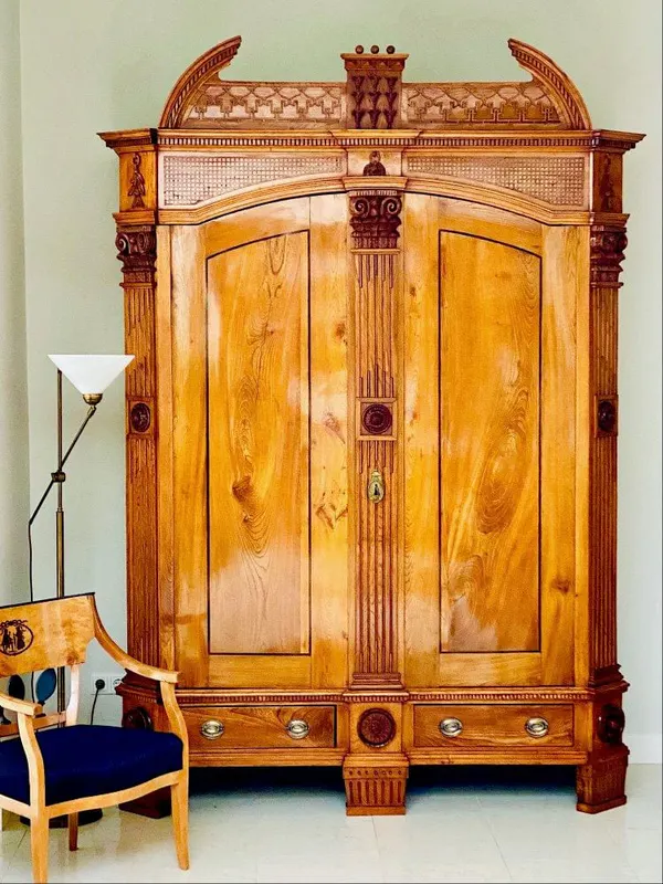 Klassizistischer Dielenschrank, Louis-seize, Rüster, Schleswig-Holstein, um 1790