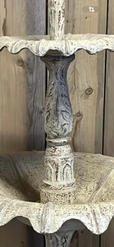Mehrstufiger gußeiserner Gartenbrunnen mit Muschelschalen, Ansicht 3
