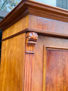 Gründerzeit-Kleiderschrank, Nussbaum, Berlin, um 1880, Ansicht 3