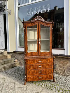 Zweiteiliger Aufsatzschrank mit Vitrine, Deutsch um 1860, Ansicht 2