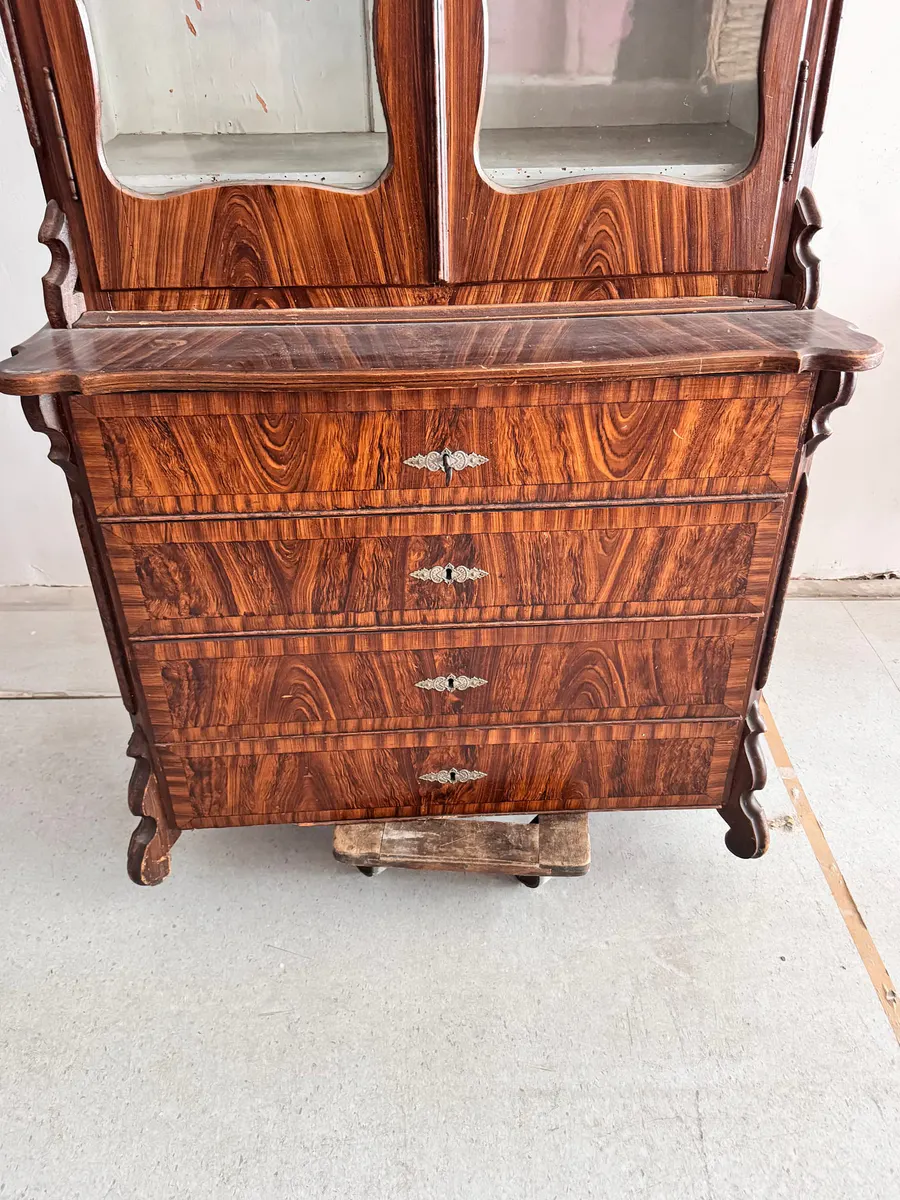 Zweiteiliger Aufsatzschrank mit Vitrine, Deutsch um 1860, Ansicht 4