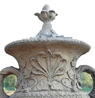 Ziervase aus Steinguss im klassizistischen Stil, mit Ranken und Akanthus, Ansicht 3