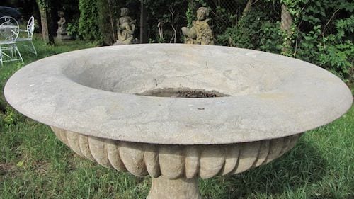 Brunnenschale aus Basalt, handgehauen, Ansicht 3