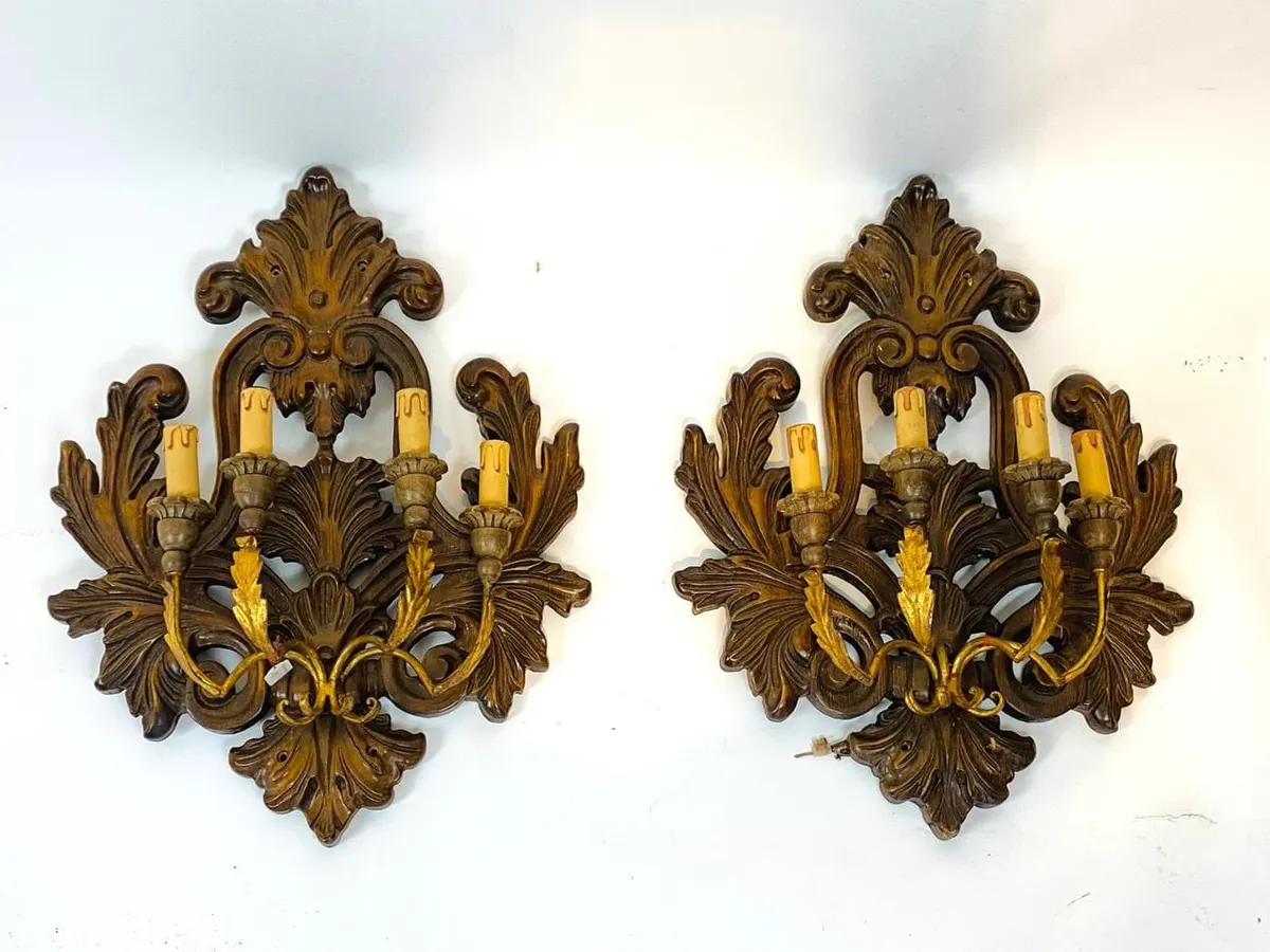Paar große Wandappliken, Lindenholz geschnitzt, vierflammig, Anfang 20. Jh., Ansicht 1