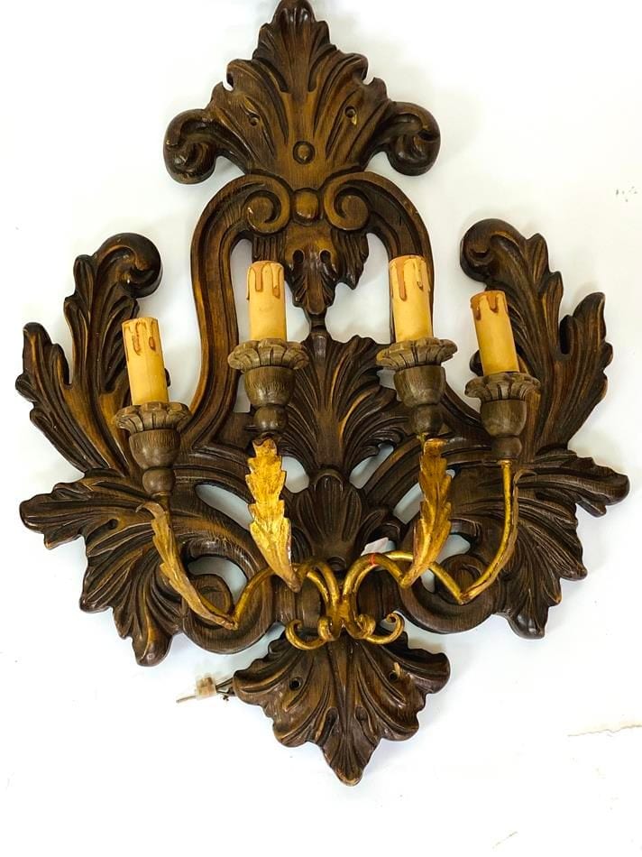 Paar große Wandappliken, Lindenholz geschnitzt, vierflammig, Anfang 20. Jh., Ansicht 3