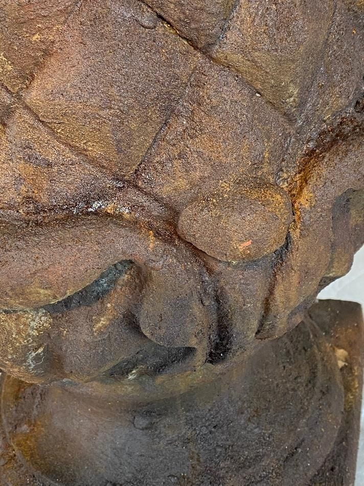 Paar große Pinienzapfen, Steinguss in Rostoptik, Ansicht 4