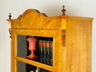 Louis-Philippe-Vitrine, Bücherschrank, Kirschbaum, um 1860, Ansicht 3
