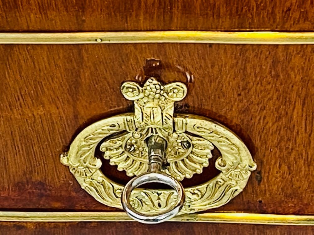 Antiker nierenförmiger Schreibtisch, Mahagoni mit Messingleisten, Frankreich, 19. Jh., Ansicht 4