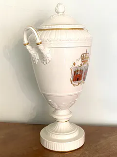KPM Berlin, große Deckelvase „Weimarer Form“, Jubiläumsausführung für die Stadt Brandenburg, 1930, Ansicht 5