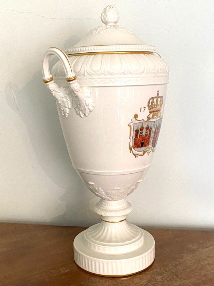 KPM Berlin, große Deckelvase „Weimarer Form“, Jubiläumsausführung für die Stadt Brandenburg, 1930, Ansicht 5