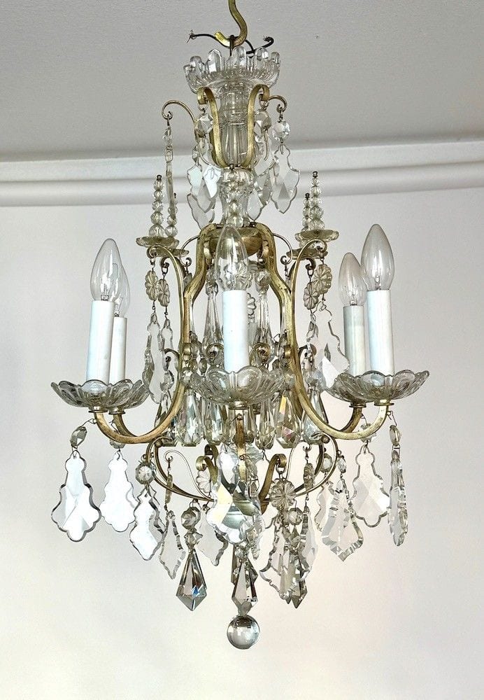 Französischer Deckenlüster im Louis-XIV-Stil, sechsarmig, mit Glasprismen, Anfang 20. Jh.