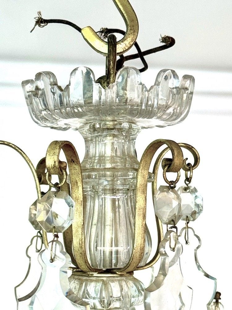 Französischer Deckenlüster im Louis-XIV-Stil, sechsarmig, mit Glasprismen, Anfang 20. Jh., Ansicht 5