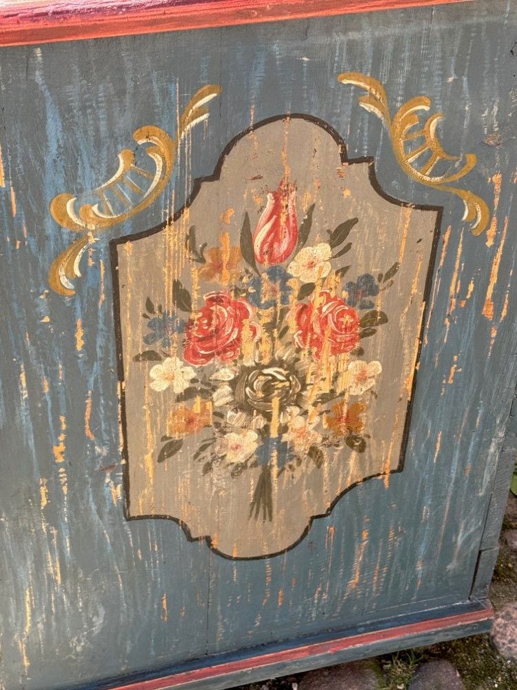 Barocke Bauernkommode mit farbiger floraler Fassung, Nadelholz, Ende 18. Jh., Ansicht 4