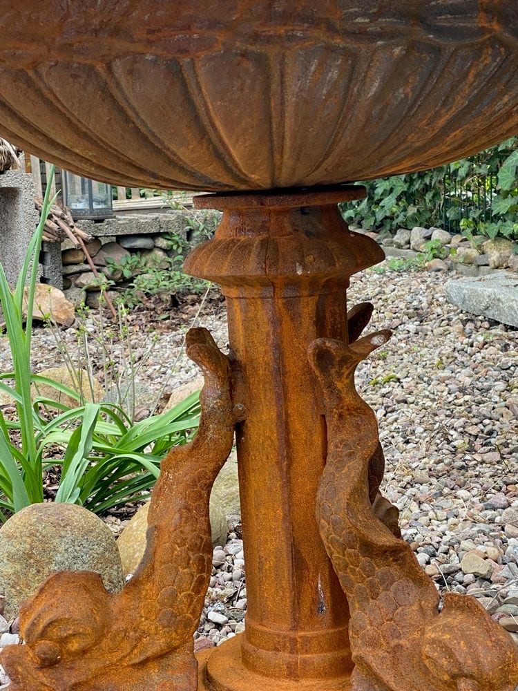 Etagenbrunnen mit drei Delfinen, Gusseisen, Ansicht 7