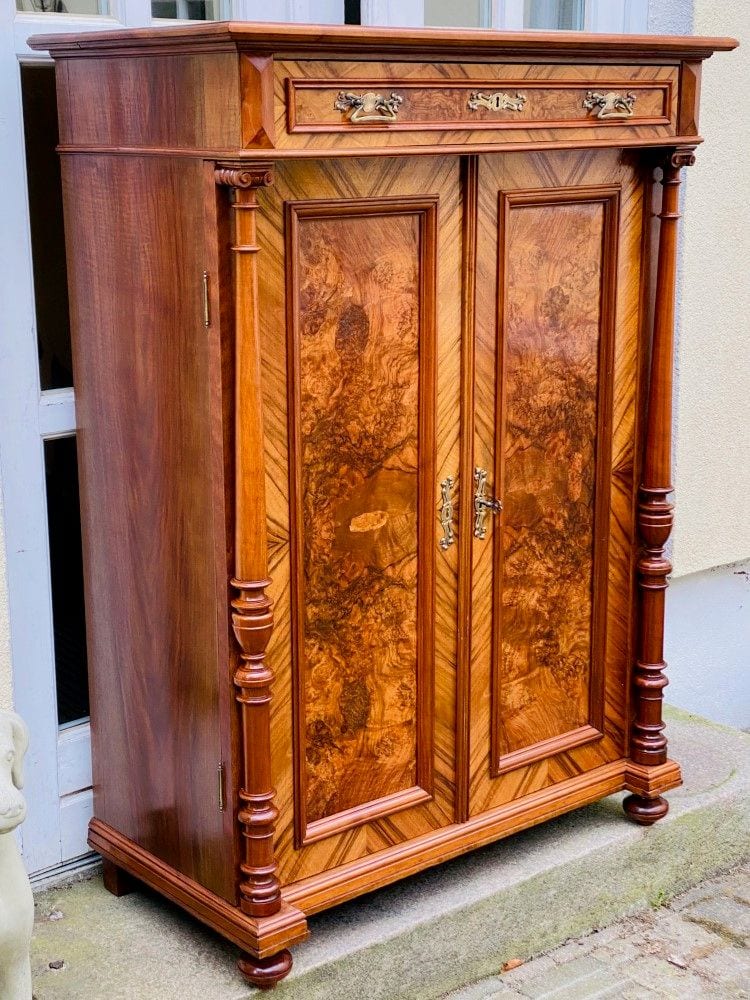 Gründerzeit-Vertiko mit Vollsäulen, Nussbaum, deutsch um 1900, Ansicht 3