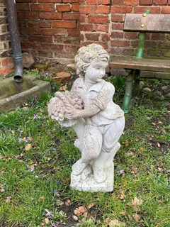 Drei Gartenfiguren, Putti als Jahreszeiten, Steinguss, Frankreich, 20. Jh., Ansicht 2