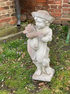Drei Gartenfiguren, Putti als Jahreszeiten, Steinguss, Frankreich, 20. Jh., Ansicht 3