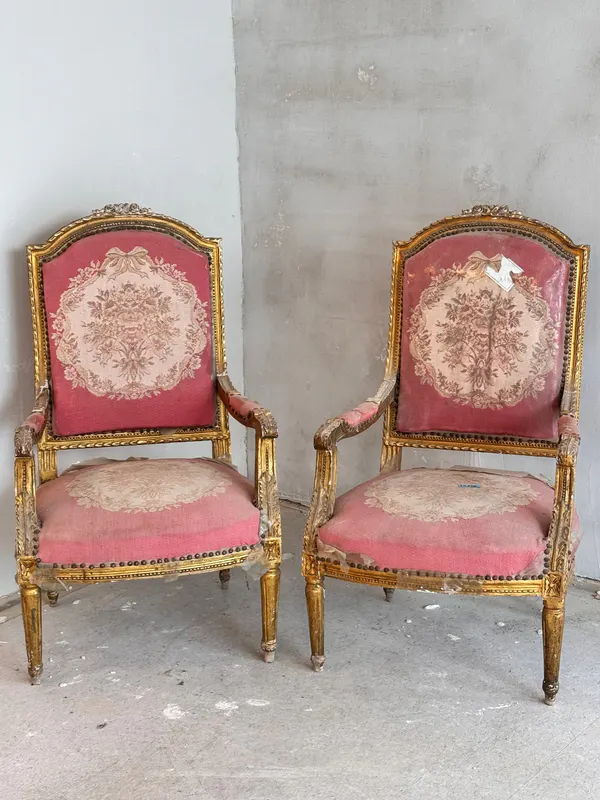 Paar Fauteuils im Louis-XVI-Stil mit Aubusson-Bezug