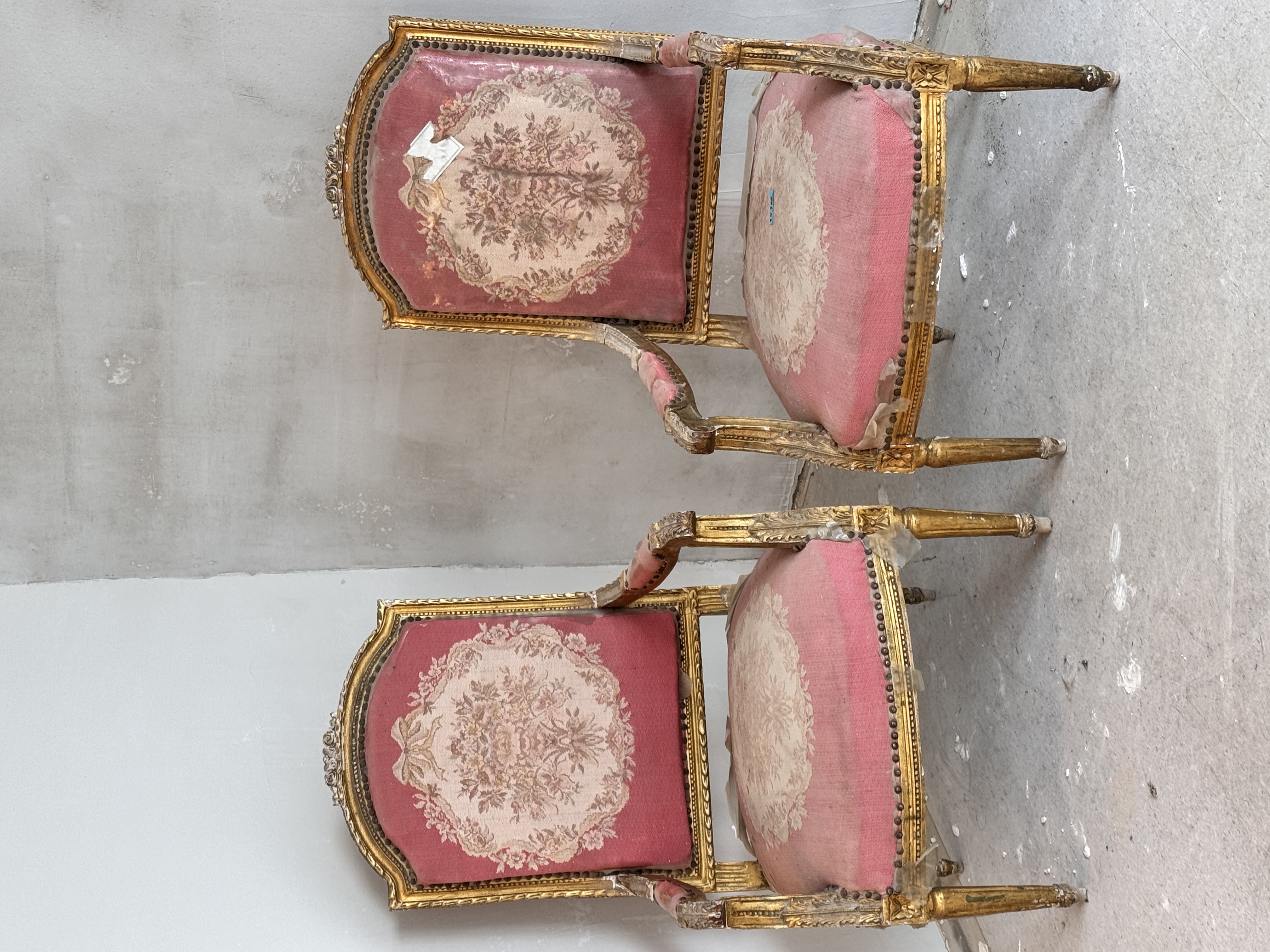 Paar Fauteuils im Louis-XVI-Stil mit Aubusson-Bezug — Ansicht 1